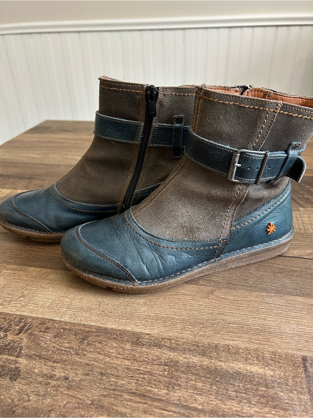 The Art Company “Bye Bye Suela” Leather & Suede Ankle Boots Size 38 (US 7.5)